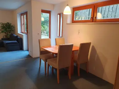 Ein Sitzbereich in der Unterkunft Ferienwohnung Tammer Allee