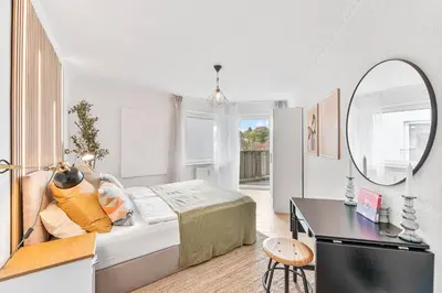 Ein Bett oder Betten in einem Zimmer der Unterkunft Design-Wohnung Ludwigsburg