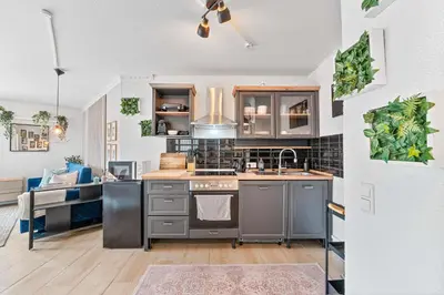 Küche/Küchenzeile in der Unterkunft Design-Wohnung Ludwigsburg