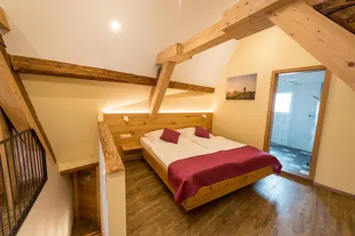 Ein Bett oder Betten in einem Zimmer der Unterkunft Weingut & Gästehaus Julianenhof