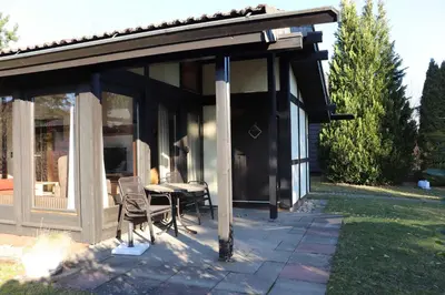 Das Gebäude in dem sich das Ferienhaus befindet