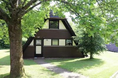 Ein Garten an der Unterkunft Ferienhaus Winnetou Im Abendrot 127