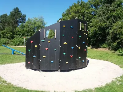 Ein Kinderspielbereich in der Unterkunft Ferienhaus Winnetou Sonnenkreisel 145