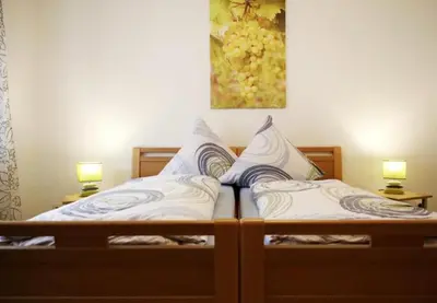 Ein Bett oder Betten in einem Zimmer der Unterkunft Gästezimmer Weingut Rösch