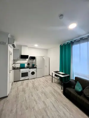 Küche/Küchenzeile in der Unterkunft Neuwertiges Apartment mit schnellem WLAN, Netflix, Glasfaser, Kostenlose Privatparkplatz auch für Transporter geeignet R25