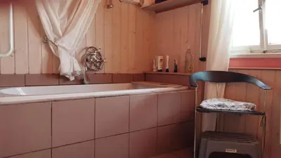 Ein Badezimmer in der Unterkunft Zimmer mit zwei Einzelbetten