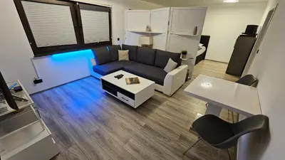 Ein Sitzbereich in der Unterkunft Pearl Suite - Self Check-In, Free Parking