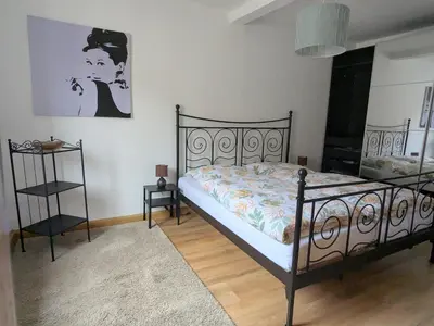 Ein Bett oder Betten in einem Zimmer der Unterkunft Schönes, geräumiges Zuhause