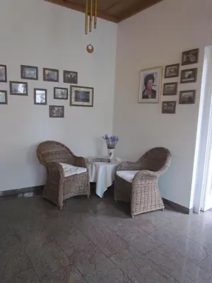 Ein Sitzbereich in der Unterkunft Hotel Zum Erker