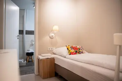 Ein Bett oder Betten in einem Zimmer der Unterkunft Landgasthof Zum Goldenen Anker