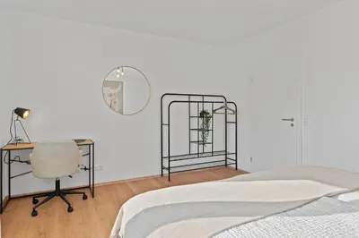 Ein Bett oder Betten in einem Zimmer der Unterkunft Roomfall Apartment am Kurpark mit TG & Wifi & Balkon