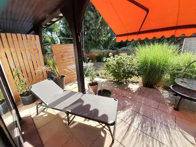 Ein Garten an der Unterkunft Alte Villa mit Terrasse