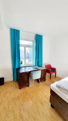 Ein Bett oder Betten in einem Zimmer der Unterkunft Helles Zimmer mit Kingsize-Bett