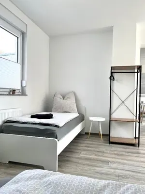 Ein Bett oder Betten in einem Zimmer der Unterkunft Handwerker Wohnung - WLAN - Küche - Bad - bis zu 4 Personen