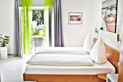 Ein Bett oder Betten in einem Zimmer der Unterkunft Hotel Pension Kaempfelbach