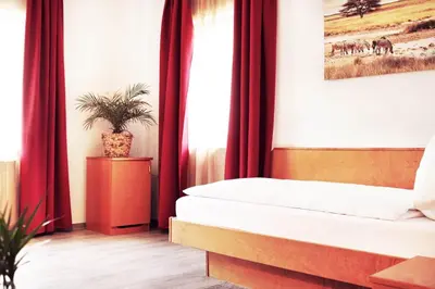 Ein Bett oder Betten in einem Zimmer der Unterkunft Hotel Pension Kaempfelbach
