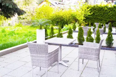 Ein Garten an der Unterkunft Hotel Pension Kaempfelbach