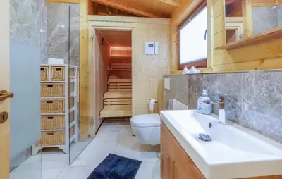Ein Badezimmer in der Unterkunft Awesome Home In Merzalben With Wi-Fi