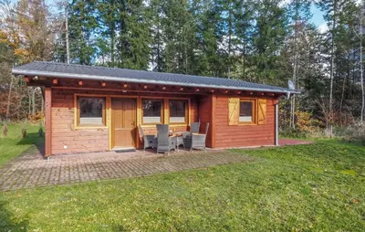 Das Gebäude in dem sich das Ferienhaus befindet