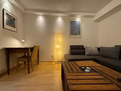 Ein Sitzbereich in der Unterkunft Gemütliche 2-Zimmer-Wohnung by Rabe - Innenhof, Smart-TV, Netflix