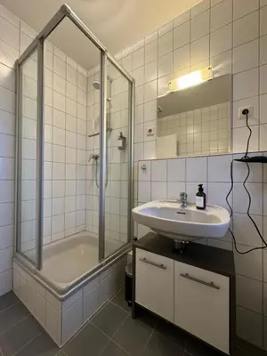Ein Badezimmer in der Unterkunft Gemütliche 2-Zimmer-Wohnung by Rabe - Innenhof, Smart-TV, Netflix