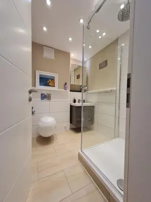 Ein Badezimmer in der Unterkunft Monteurwohnung, zentral, voll ausgestattet in Uninähe