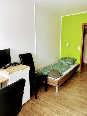 Ein Bett oder Betten in einem Zimmer der Unterkunft Bew Monteurzimmer - Karlsbad