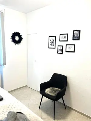 Ein Sitzbereich in der Unterkunft Zentrale Ferienwohnung am Buhlschen Park in Deidesheim