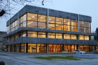 Das Gebäude in dem sich die Ferienwohnung befindet