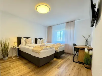 Ein Bett oder Betten in einem Zimmer der Unterkunft 3 Zimmer Apartment, 95 qm, max 5 Personen, Balkon, Garage, Internet 100 MBit