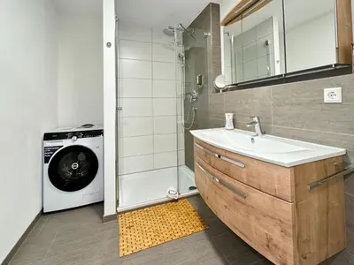 Ein Badezimmer in der Unterkunft 3 Zimmer Apartment, 95 qm, max 5 Personen, Balkon, Garage, Internet 100 MBit