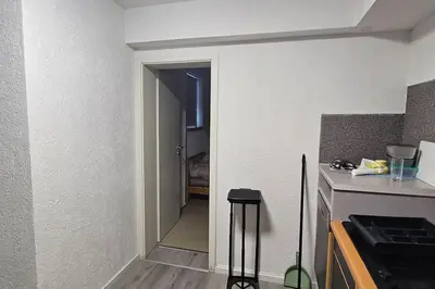 Küche/Küchenzeile in der Unterkunft Renoviertes ruhiges Gartenapartment