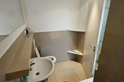 Ein Badezimmer in der Unterkunft Renoviertes ruhiges Gartenapartment
