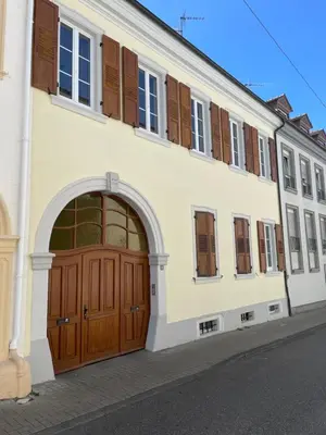 Das Gebäude in dem sich die Ferienwohnung befindet