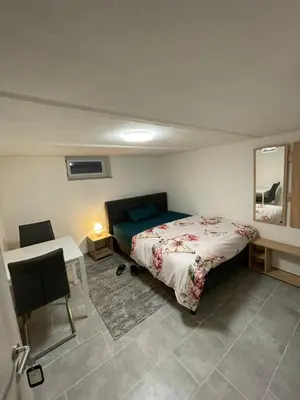 Ein Bett oder Betten in einem Zimmer der Unterkunft gemütliches und Schönes Zimmer Keller Geschoss K1