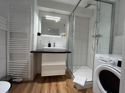 Ein Badezimmer in der Unterkunft City Apartment mit TG Stellplatz Duplex oben - Glücks-Quartier Urban 01
