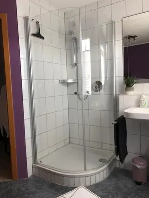 Ein Badezimmer in der Unterkunft Ferienwohnung in ruhigem Viertel
