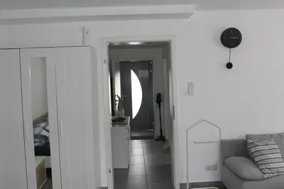 Ein Sitzbereich in der Unterkunft Ferienwohnung Jungpfalzstieg