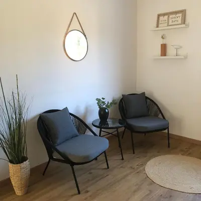 Ein Sitzbereich in der Unterkunft Apartment PfalzGlück
