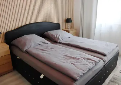 Ein Bett oder Betten in einem Zimmer der Unterkunft Familienfreundliche geräumige Design-Wohnung mit Balkon im Zentrum - APOLONIAliving