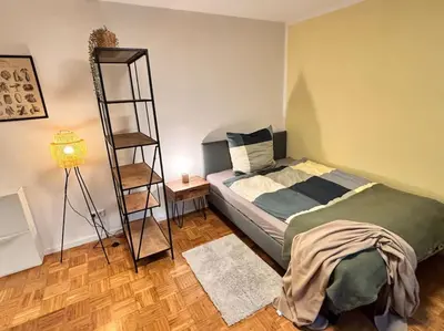Ein Bett oder Betten in einem Zimmer der Unterkunft Stilvoll mitten Neu-Isenburg