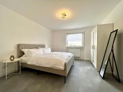 Ein Bett oder Betten in einem Zimmer der Unterkunft Designer Central Living WLAN&Smart-TV&Self Check-In
