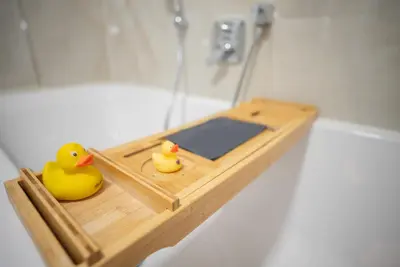 Ein Badezimmer in der Unterkunft Großes zentrales Apartment Terrasse 2 Bäder