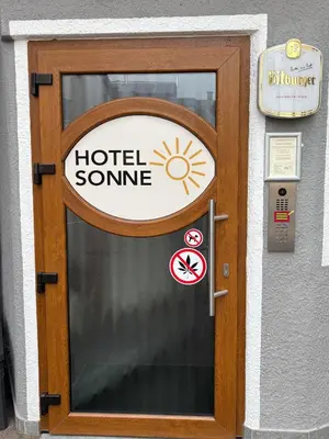 Ein Zertifikat, Auszeichnung, Logo oder anderes Dokument, das in der Unterkunft Hotel Sonne ausgestellt ist