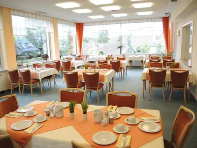 Ein Restaurant oder anderes Speiselokal in der Unterkunft Hotel Malchen Garni