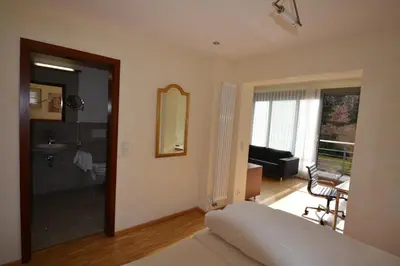 Ein Bett oder Betten in einem Zimmer der Unterkunft Weinhaus Steppe Hotel 3***Superior und Weinstube