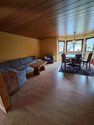 Ein Sitzbereich in der Unterkunft Wohnung Widdern