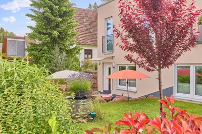 Ein Garten an der Unterkunft Modernes Studio-Apartment in toller Waldrand-Lage
