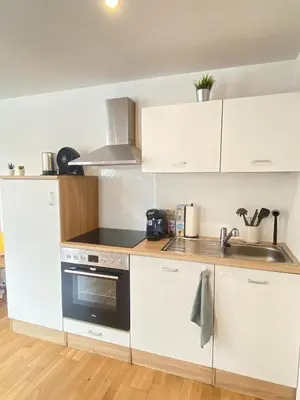 Küche/Küchenzeile in der Unterkunft Kleines Juwel mit super Komfort - Fußbodenheizung, Regendusche, Waschmaschine
