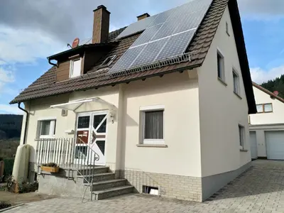 Das Gebäude in dem sich die Ferienwohnung befindet